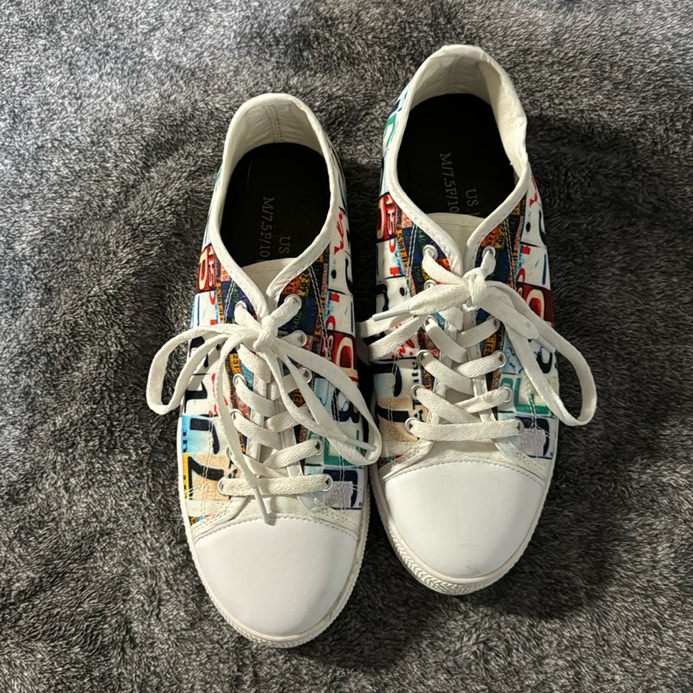 JeepGirl tennis shoes size 10. Excellent condition.